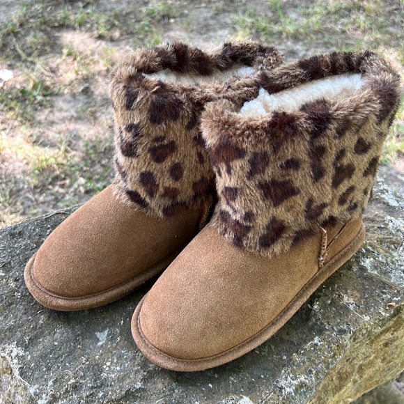 Kids Bearpaw Fleece lined Cheetah Leopard print  Boots size 1 - Picture 1 of 8